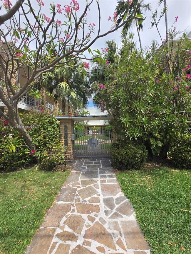 Building Photo - 2131 Calais Dr