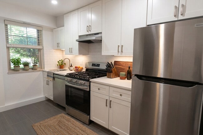 429 Apartments C003 Kitchen - 429 Apartments