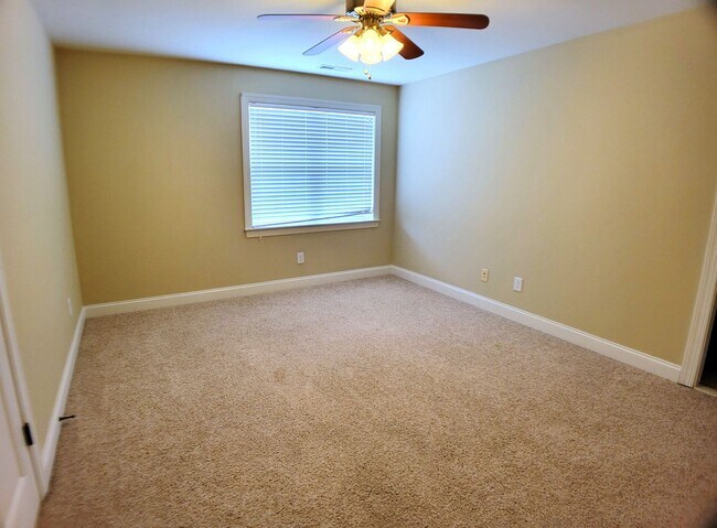 Building Photo - Gorgeous 3BD/2.5BA home with large upstairs bonus room and a 2 car garage in Clayton/Garner area!