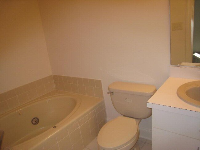 Building Photo - 4203 Ashbrook Dr