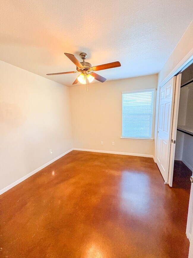 Building Photo - 1909 Chiricahua Trce