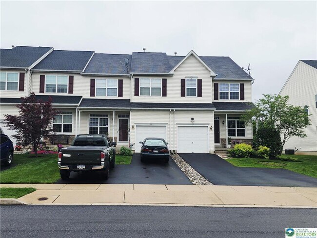 Primary Photo - 1050 King Way