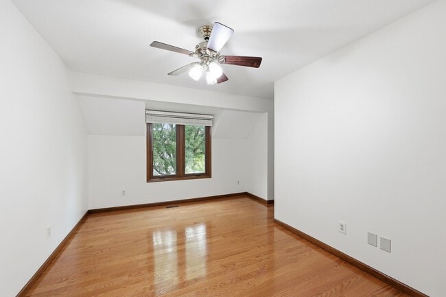 Building Photo - 7666 Windwood Dr