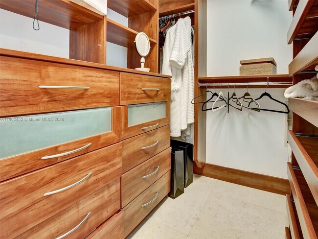 Building Photo - 6000 Island Blvd