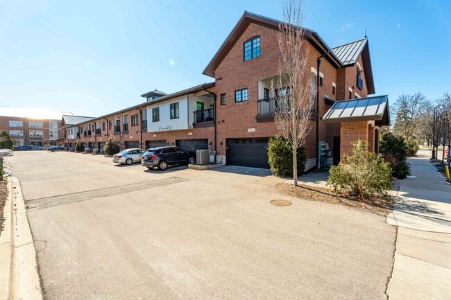 Building Photo - 411 S Eton St