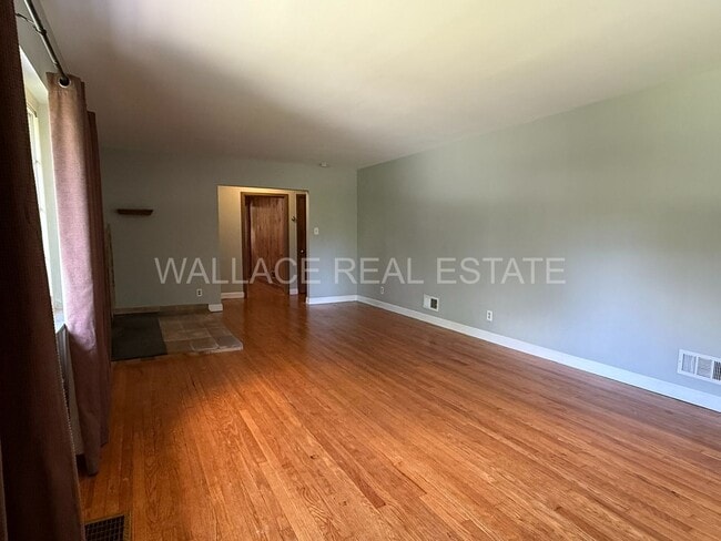 Building Photo - CHARMING STONE HOUSE IN SoKno w/ 3 BDRMS a...