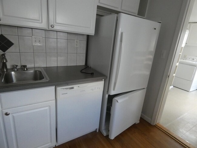 Building Photo - 26411 Belanger St