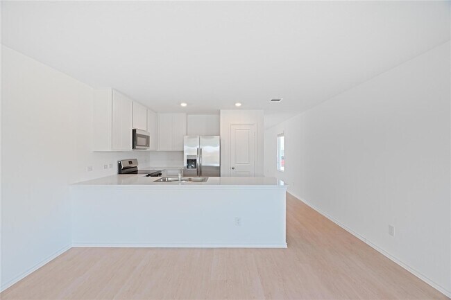 Building Photo - 241 Kings Row Ln