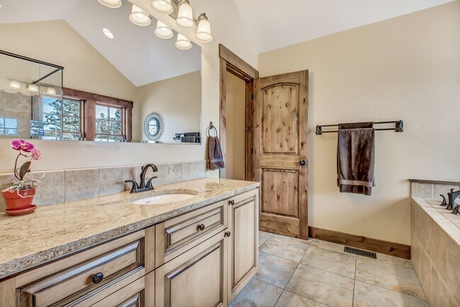 Building Photo - Rare Tumalo Retreat on 10 Acres with Barn!