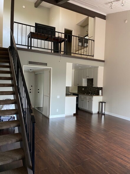 Building Photo - 5460 White Oak Ave