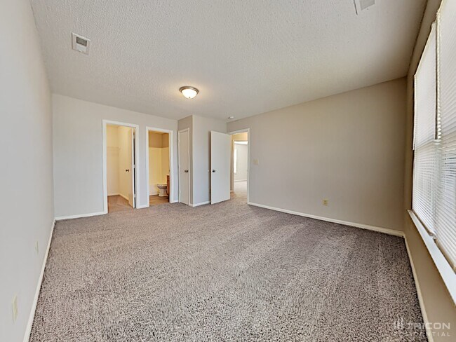 Building Photo - 507 Deer Trail Dr