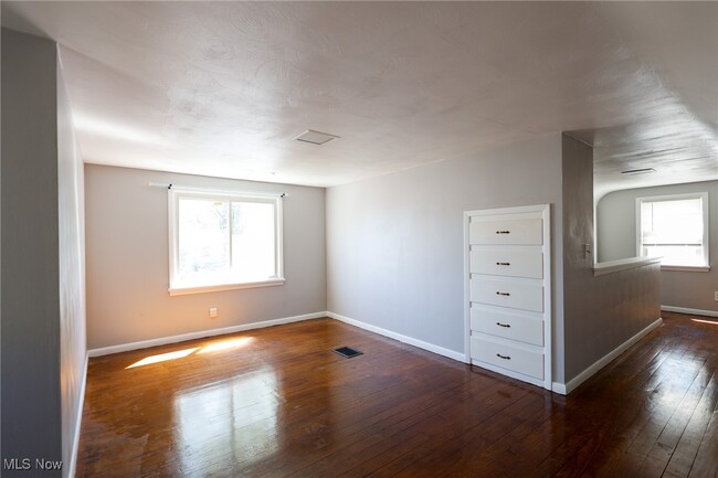 Building Photo - 1628 28th St NE