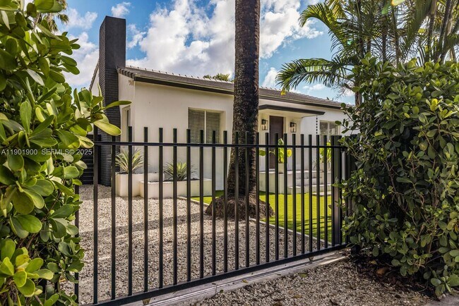 Building Photo - 901 NW 7th Street Rd