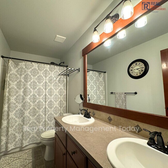 Building Photo - 4 Bedroom House in Puyallup! (Virtual Tour Available)