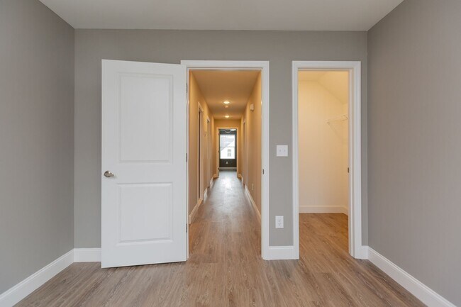 Building Photo - 557 Strong Ave