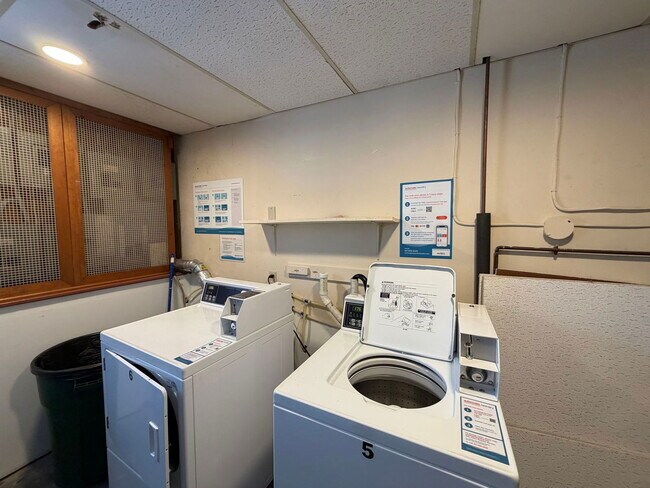 Building Photo - 12 Renarl Ave