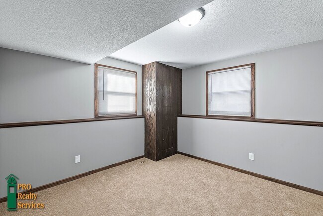 Building Photo - 4 Bedroom Home in Brooklyn Center