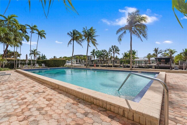 Building Photo - 2350 NE 135th St