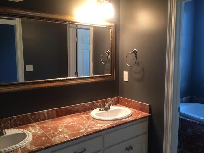 Building Photo - 200 Rochester Pl