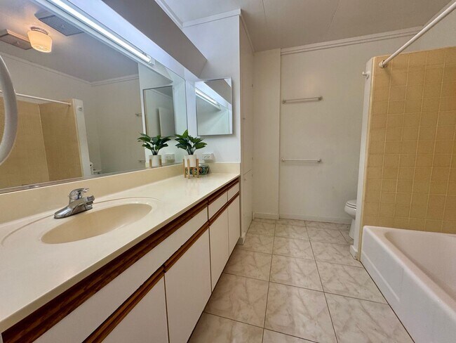 Building Photo - Single Family home in the the Olomana neig...