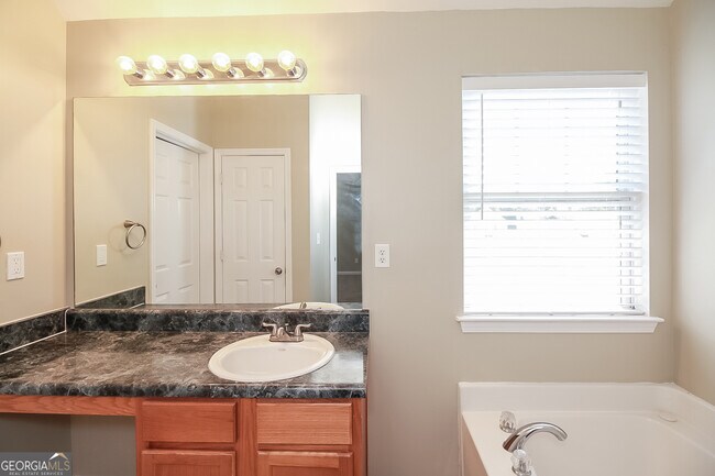 Building Photo - 719 Cherry Branch Cir