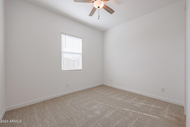 Building Photo - 7606 W Jackrabbit Ln