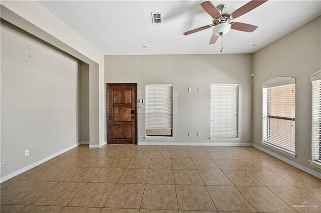 Building Photo - 2715 Mimosa St