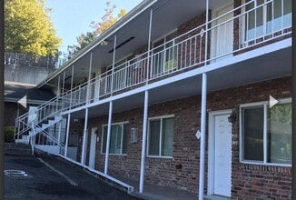 Building Photo - 1 Bedroom Unit, fantastic Location