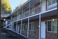 Building Photo - 1 Bedroom Unit, fantastic Location