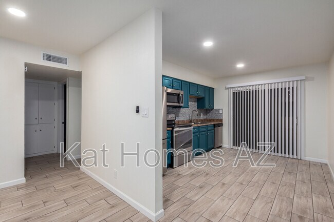 Building Photo - 5107 N 28th Dr