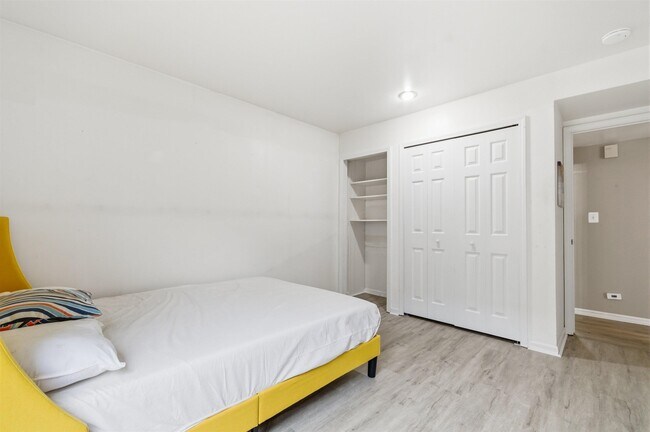 Building Photo - 1235 S Maple Rd