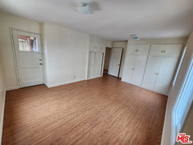 Building Photo - 5264 Cahuenga Blvd