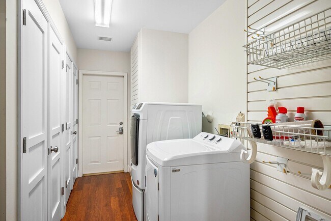 Building Photo - 2121 Areca Palm Rd