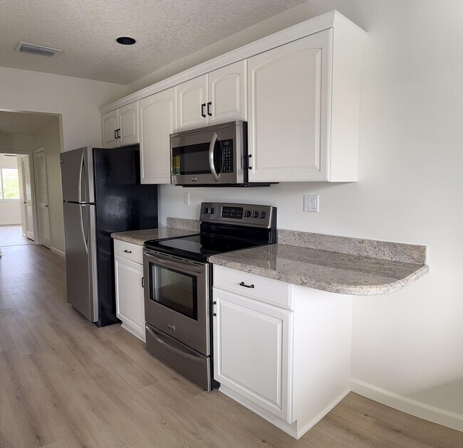 Building Photo - 1110 Bel Air Dr