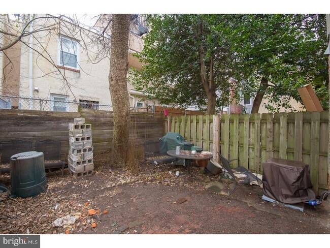 Building Photo - 803 Corinthian Ave