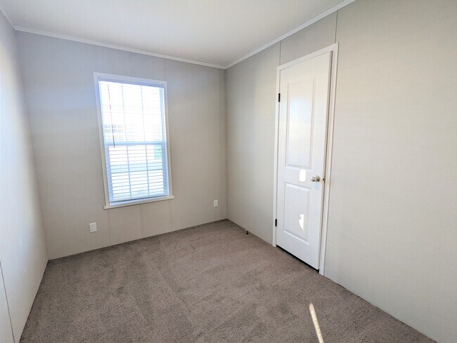 Building Photo - 618 Maine St