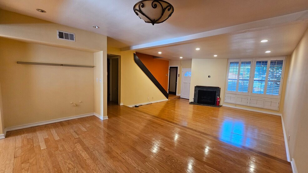 Building Photo - 18721 Hatteras St