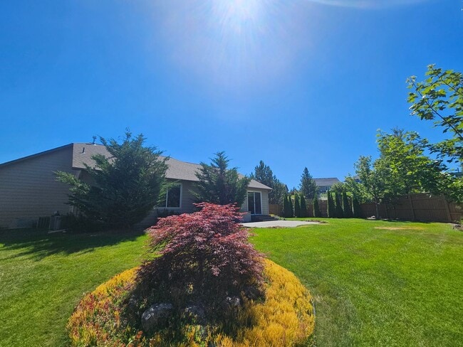 Building Photo - Beautiful Updated Home