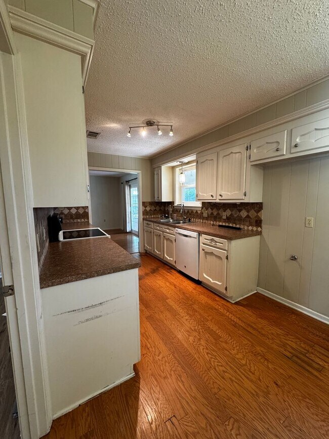 Building Photo - 3BD/2BA House for Lease in Jackson Park - Central Community