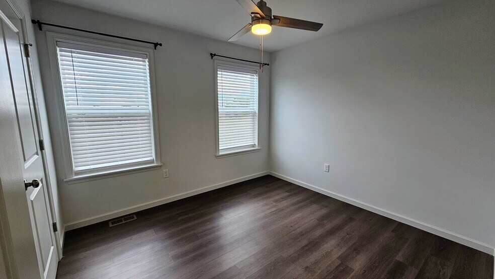 Building Photo - 61 N Conifer Dr