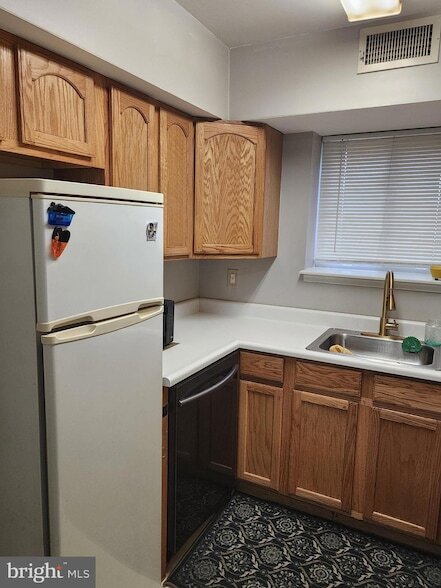 Building Photo - 8030-8000 Ditman St