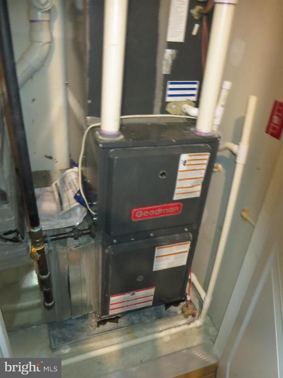 Building Photo - 1710 Featherstone Rd