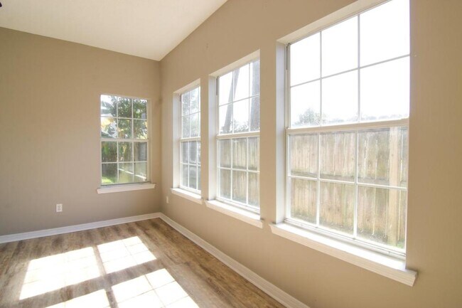 Building Photo - 7943 Audubon Dr