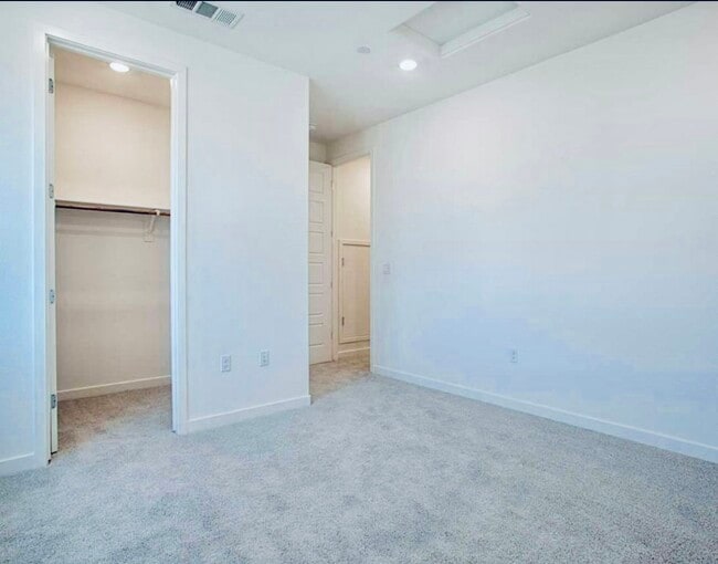 Building Photo - 5401 Spg Mountain Ln