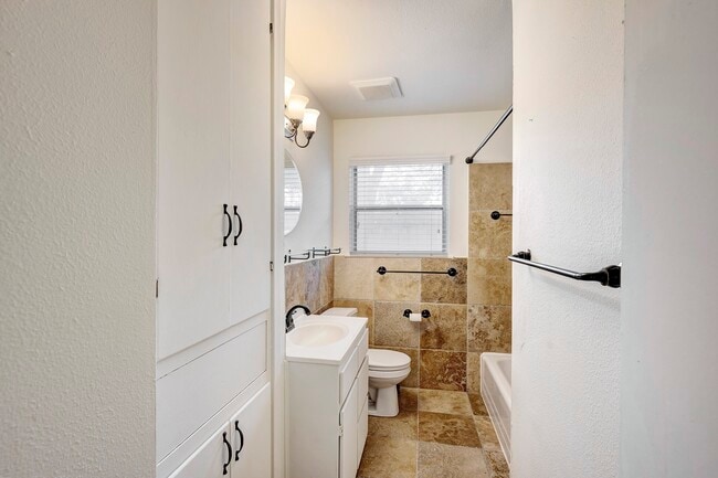 Building Photo - 4722 Carleen Rd