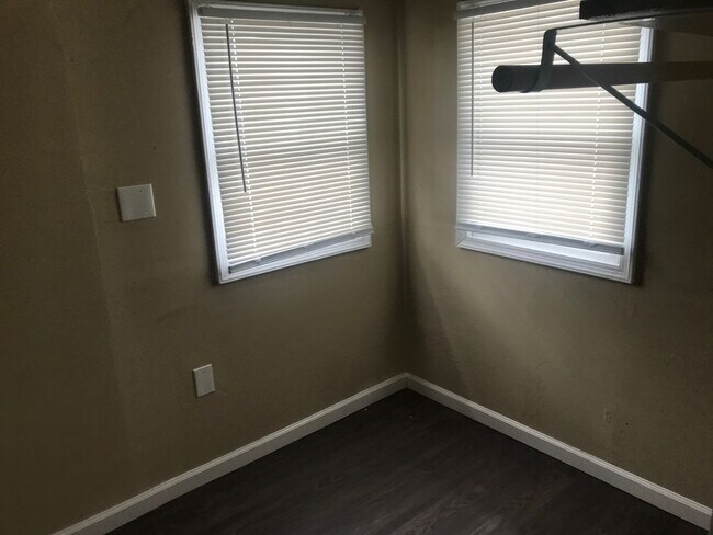 Building Photo - 2BR Westside House only 688/month