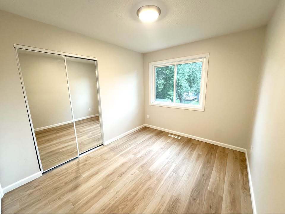 Building Photo - 1084 Hummingbird Ln