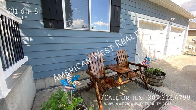 Building Photo - 601 6th St