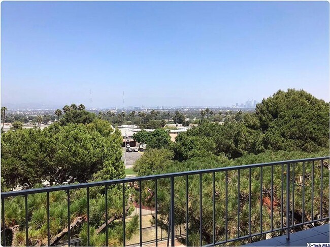 Building Photo - Stunning apartment in Baldwin Hills