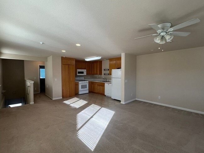 Building Photo - 2009 9th St